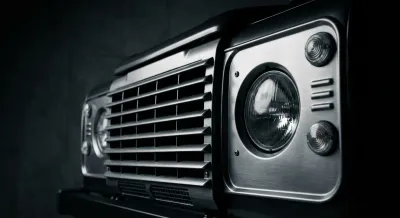 Gros plan iconique de la face avant d'un Defender TD5